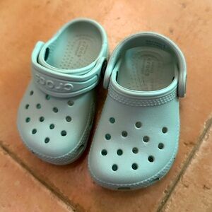 Crocs toddler size 6